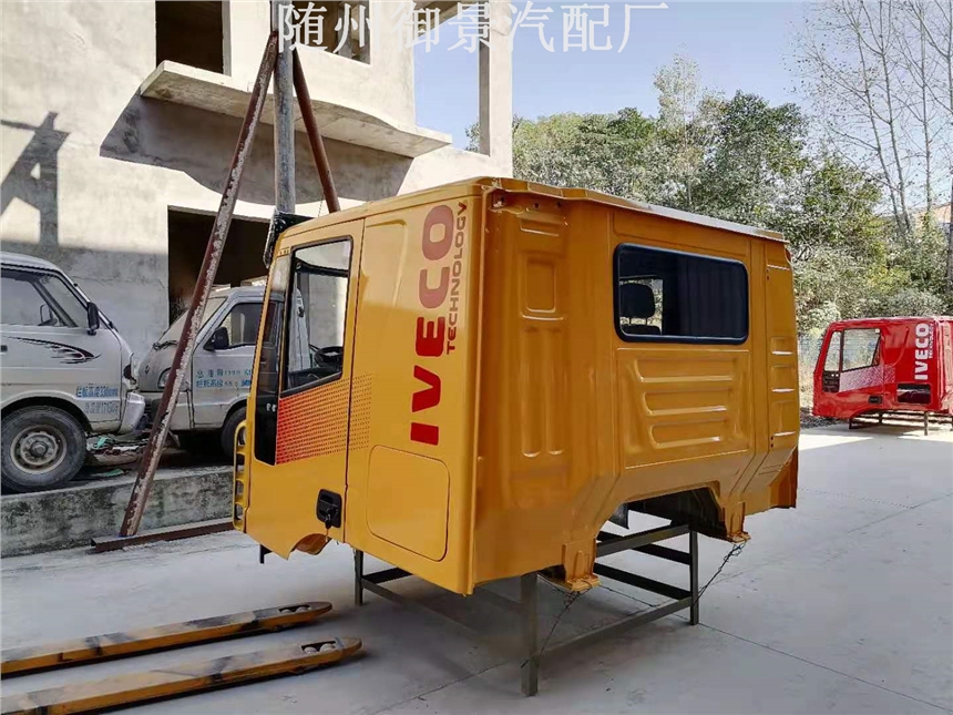 四川雅安汉源红岩新金刚汽车驾驶室c100